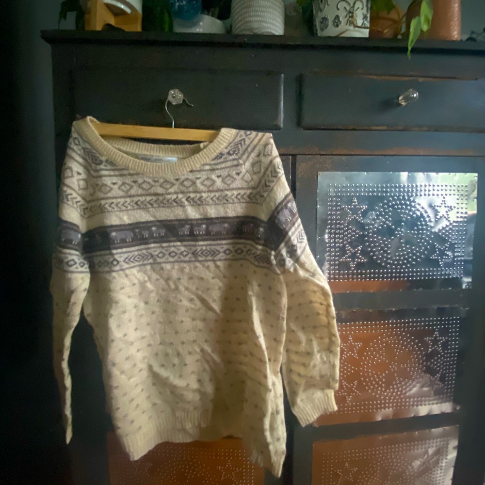 Wool Sweater XL - Sheep Detail